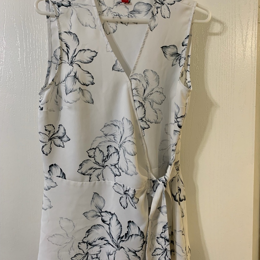 Floral Wrap Sleeveless Top - White and Blue